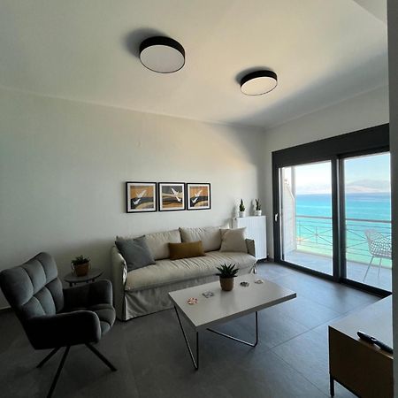 Christellie Luxury Apartment Kiáton エクステリア 写真