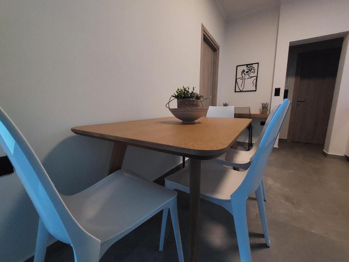 Christellie Luxury Apartment Kiáton エクステリア 写真