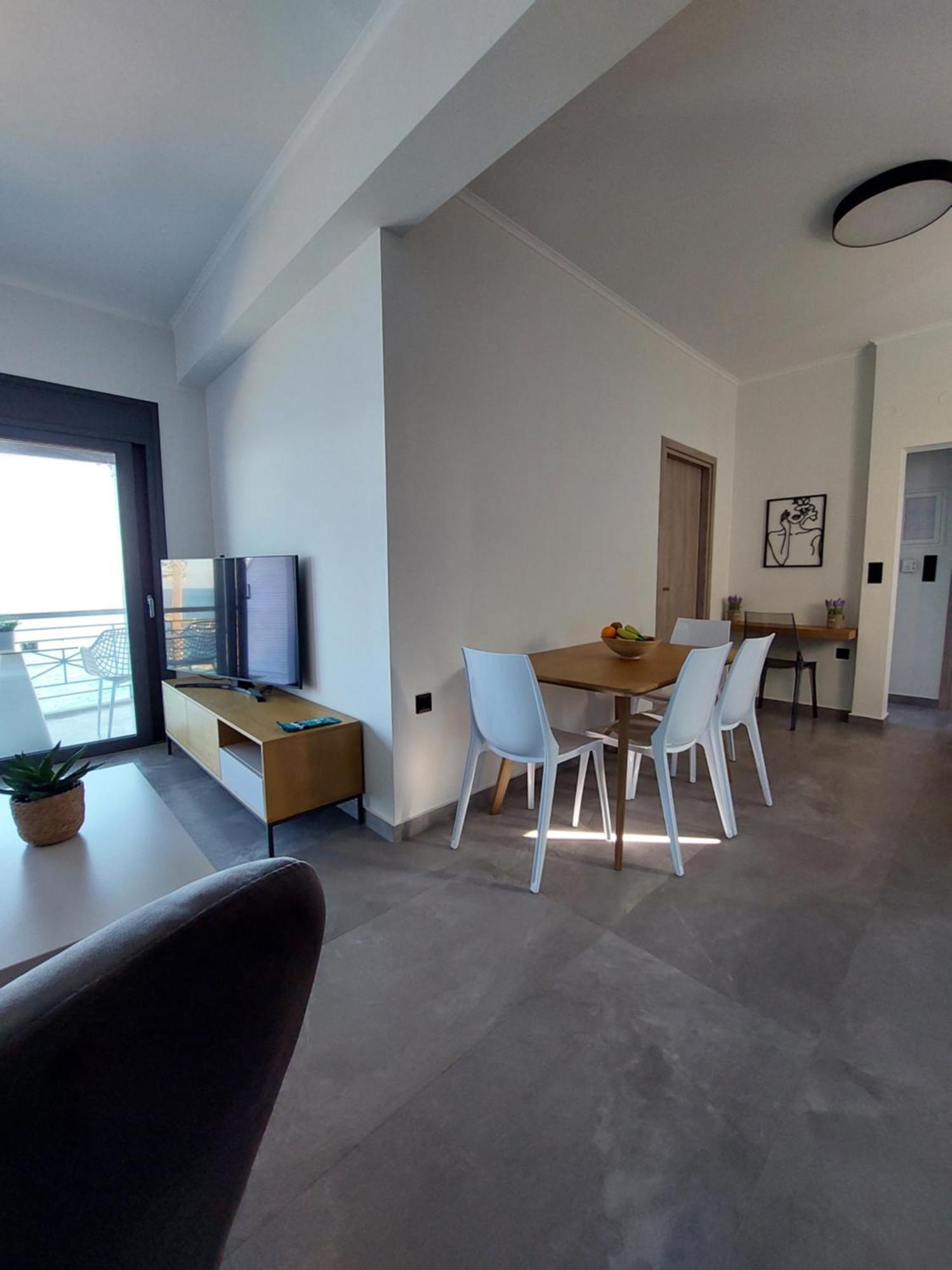 Christellie Luxury Apartment Kiáton エクステリア 写真